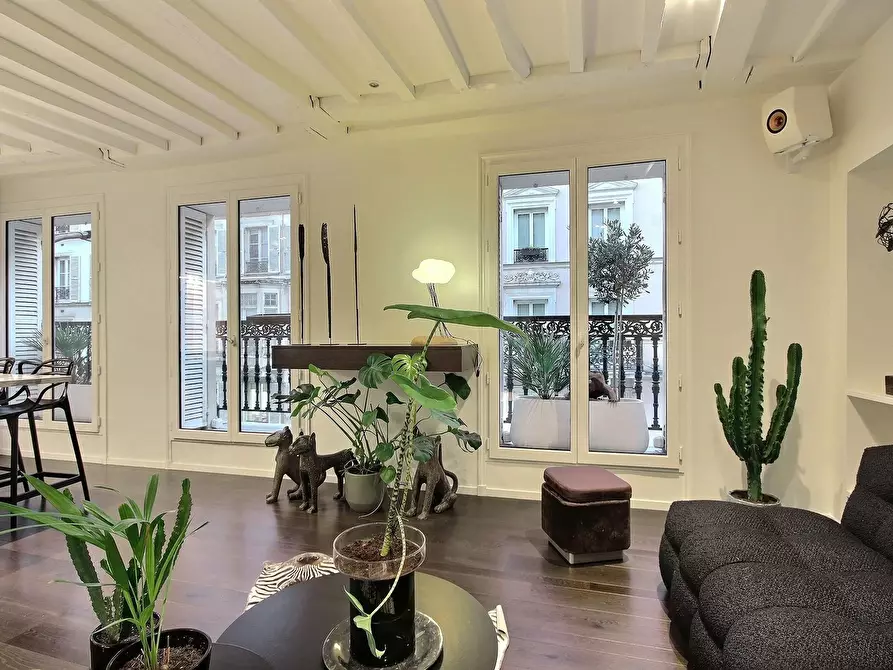 Immagine 8 di Appartamento in affitto  in Rue de Parme a Paris