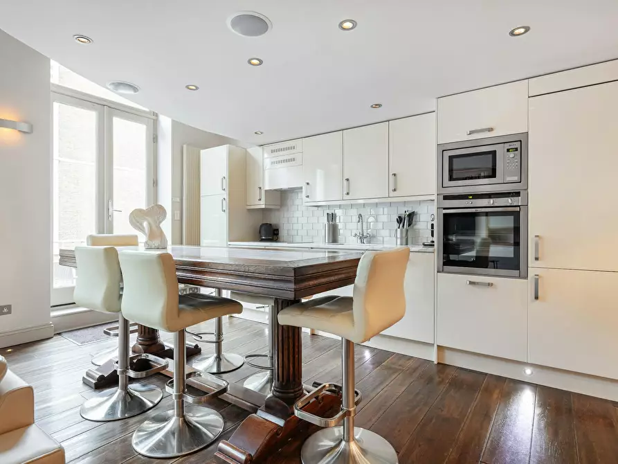 Immagine 8 di Appartamento in affitto  in Earls Court Square a Kensington