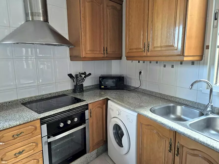 Immagine 2 di Camera in affitto  in Avinguda de María Cristina a Valencia