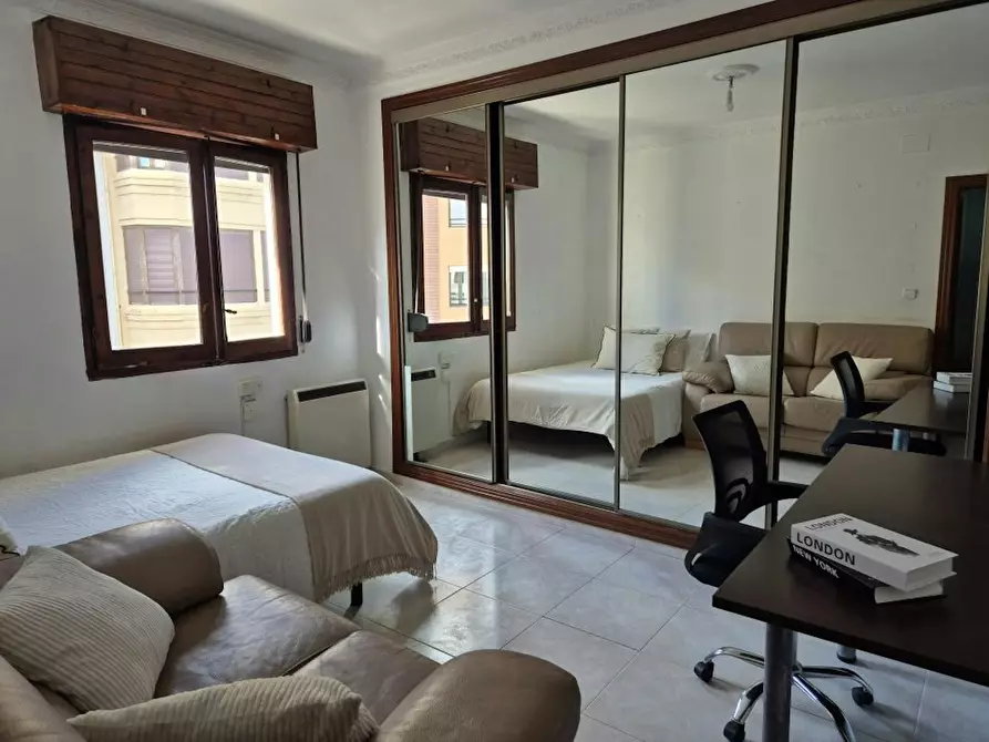 Immagine 1 di Camera in affitto  in Avinguda de María Cristina a Valencia