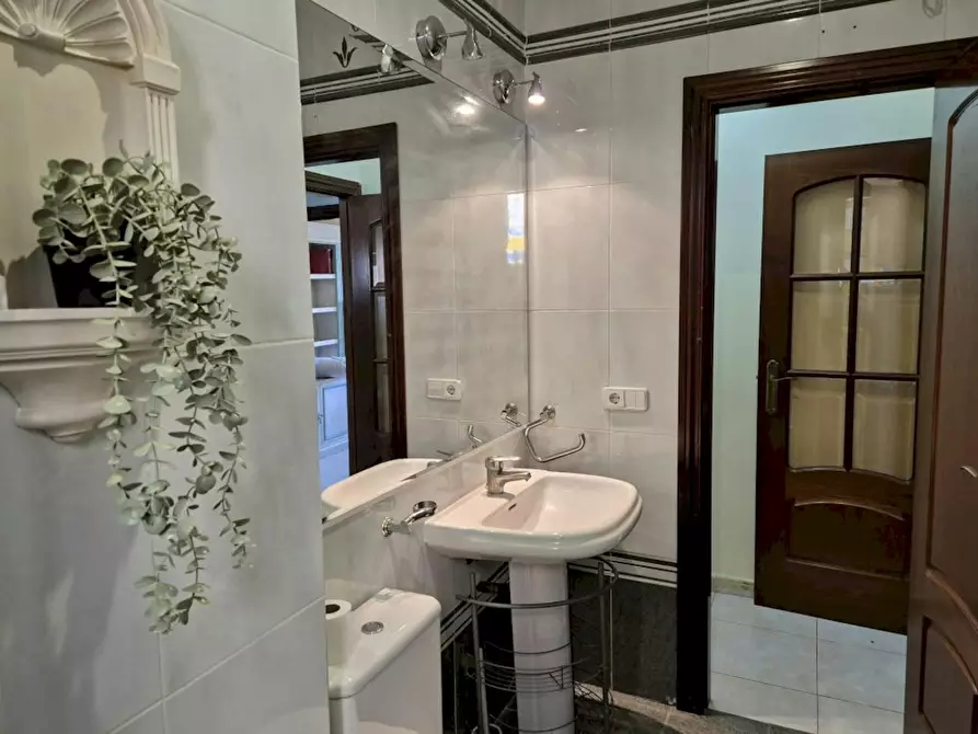 Immagine 10 di Camera in affitto  in Avinguda de María Cristina a Valencia