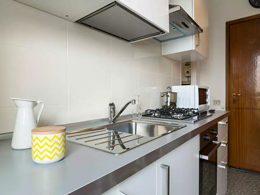 Immagine 8 di Camera in affitto  in Via dei Mandorli a Buccinasco