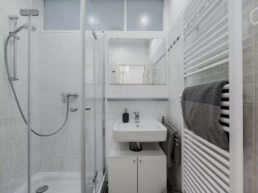 Immagine 2 di Appartamento in affitto  in Hohenstaufenstraße a Berlin