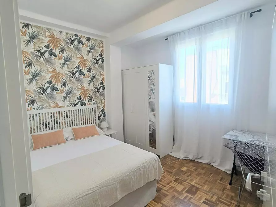 Immagine 1 di Camera in affitto  in Calle de Armengot a Madrid