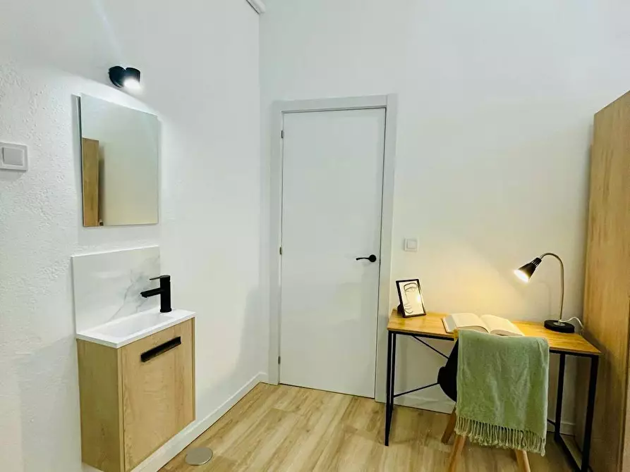 Immagine 3 di Camera in affitto  in Calle de la Luna a Madrid