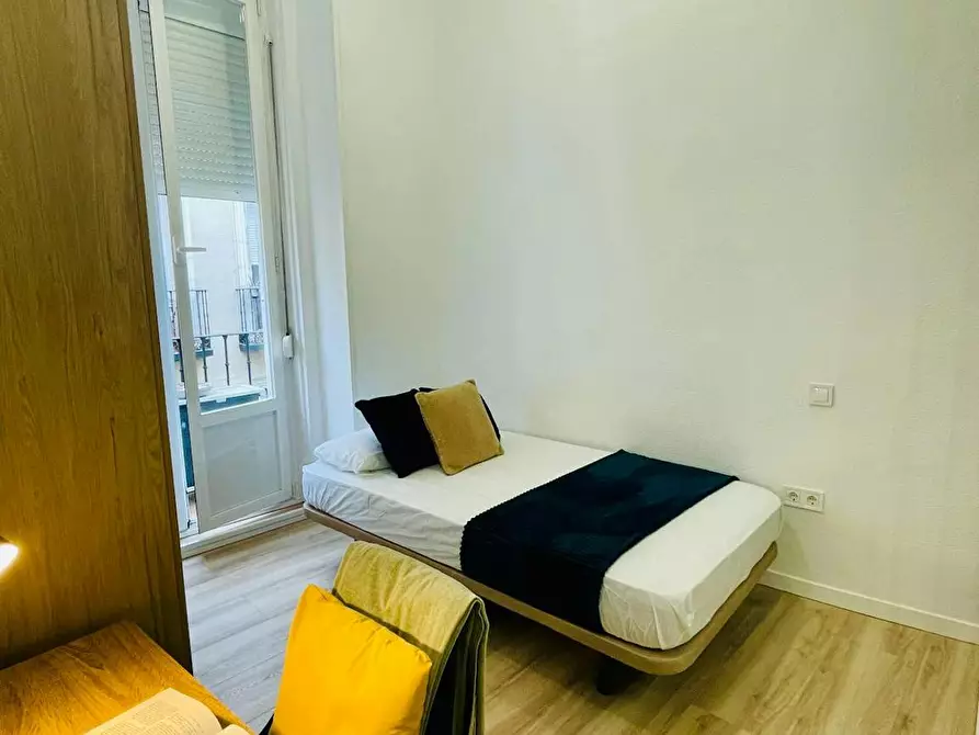 Immagine 5 di Camera in affitto  in Calle de la Luna a Madrid