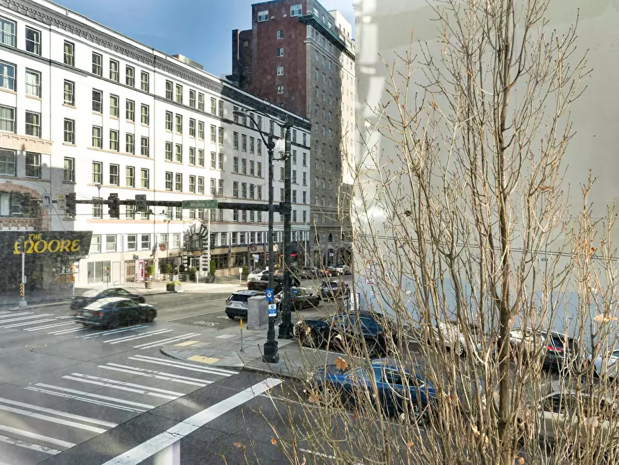 Immagine 5 di Appartamento in affitto  in 2nd Avenue a Messina