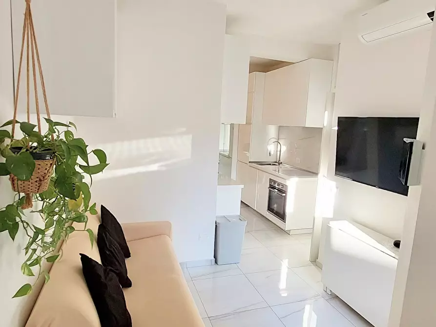 Immagine 1 di Appartamento in affitto  in Via Mincio a Milano