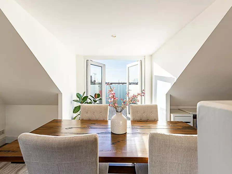 Immagine 10 di Appartamento in affitto  in Devonport Road a Hammersmith