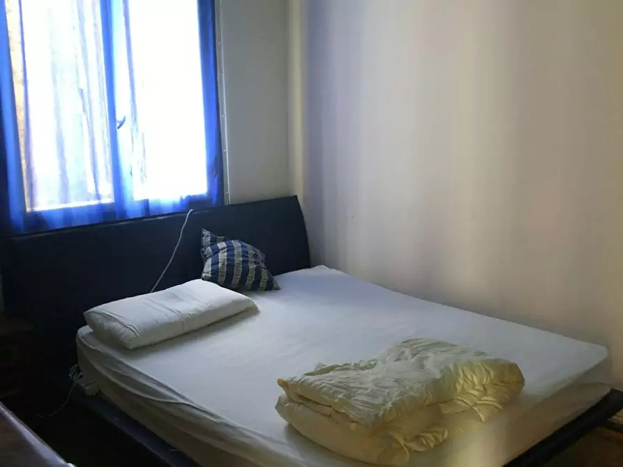 Immagine 1 di Camera in affitto  in Via Castiglione a Bologna