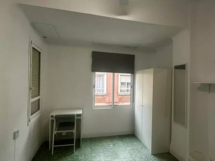 Immagine 2 di Camera in affitto  in Pasaje Campoamor a Alicante/Alacant