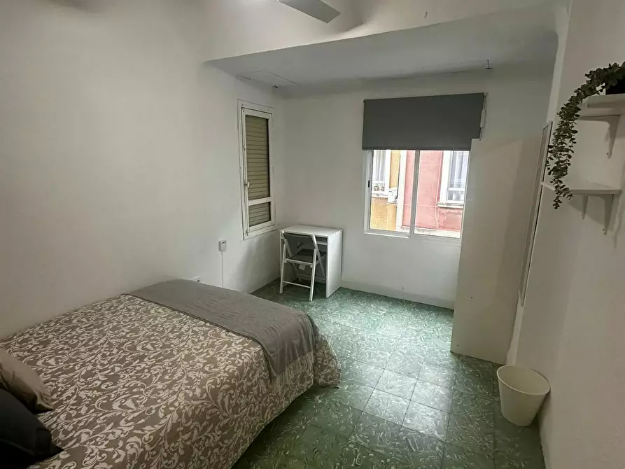 Immagine 1 di Camera in affitto  in Pasaje Campoamor a Alicante/Alacant