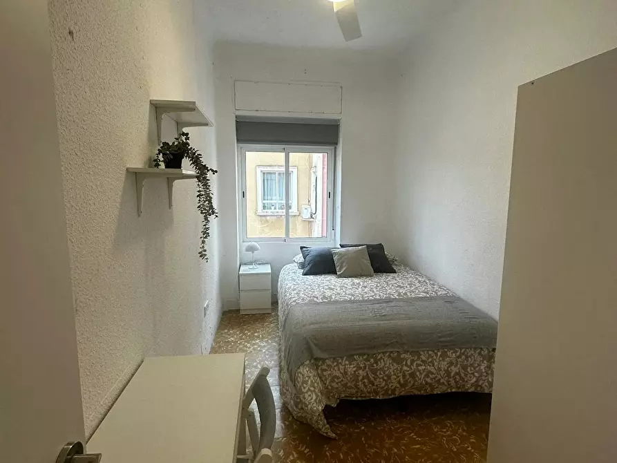 Immagine 1 di Camera in affitto  in Pasaje Campoamor a Alicante/Alacant