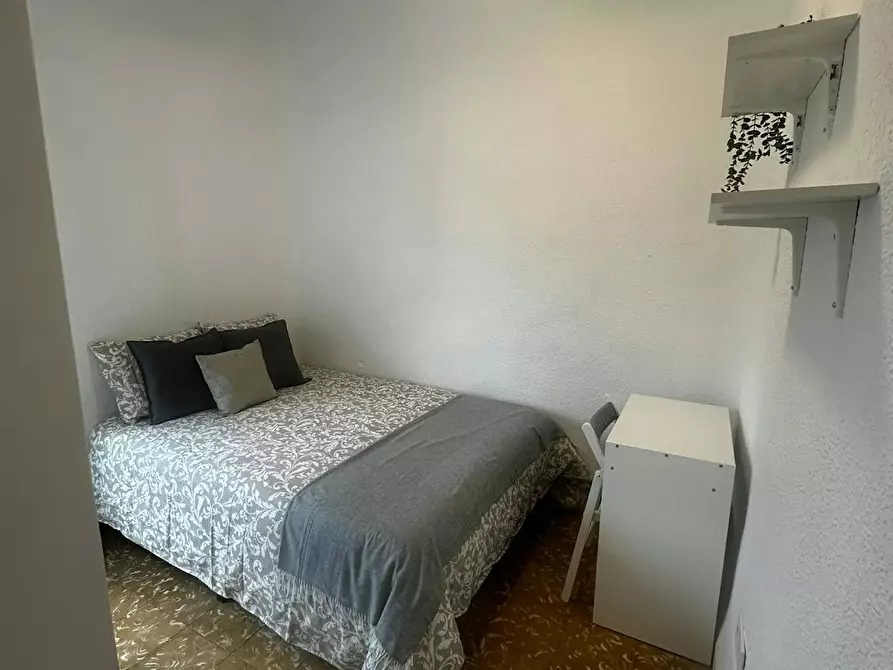 Immagine 2 di Camera in affitto  in Pasaje Campoamor a Alicante/Alacant