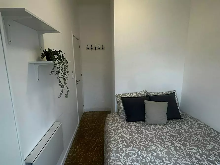 Immagine 3 di Camera in affitto  in Pasaje Campoamor a Alicante/Alacant