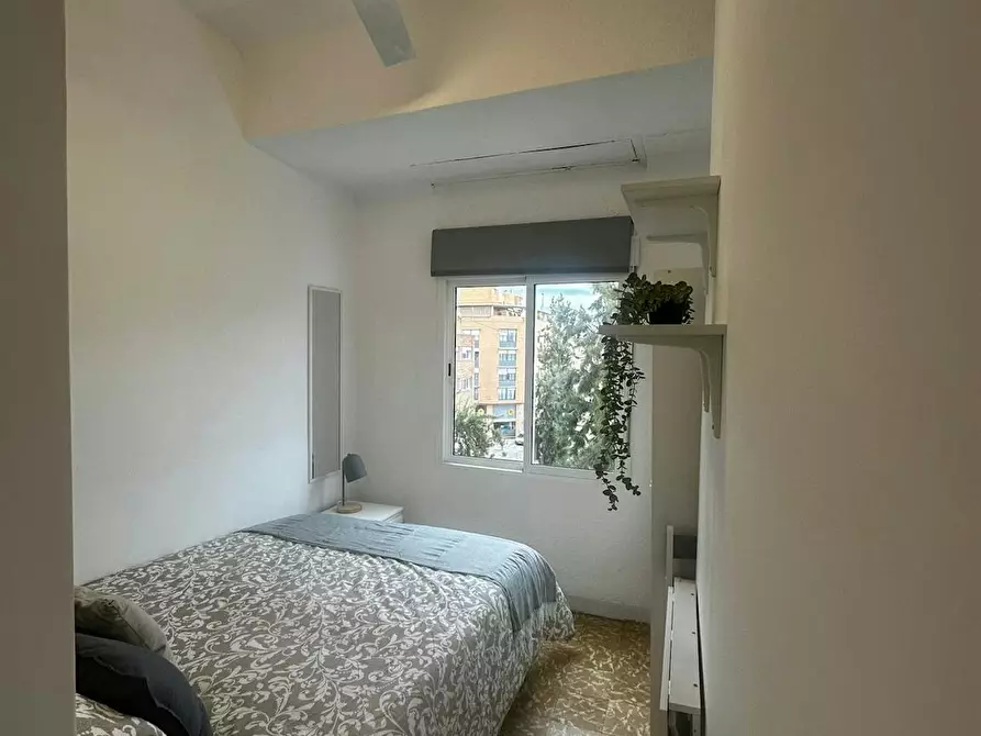 Immagine 1 di Camera in affitto  in Pasaje Campoamor a Alicante/Alacant