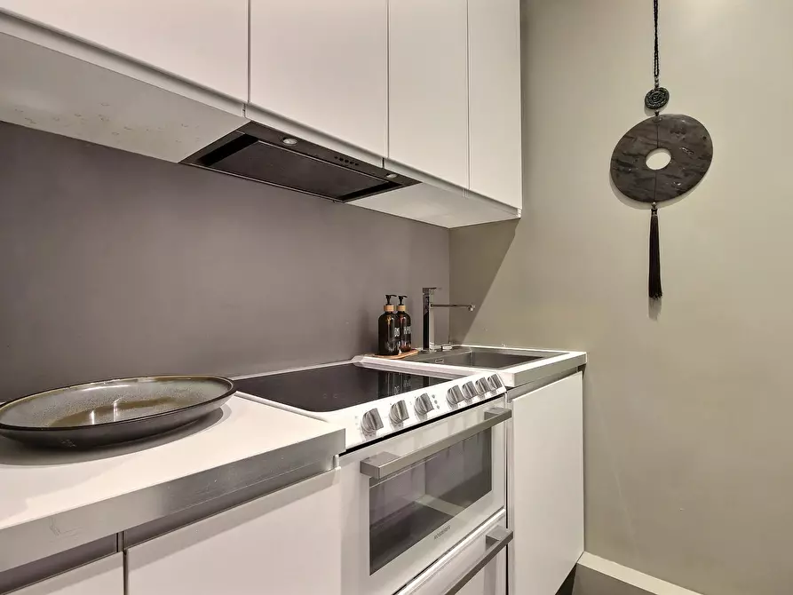 Immagine 10 di Appartamento in affitto  in Rue de Parme a Paris