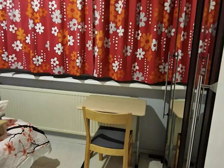 Immagine 2 di Camera in affitto  in Zwijnsbergenweg a Rotterdam