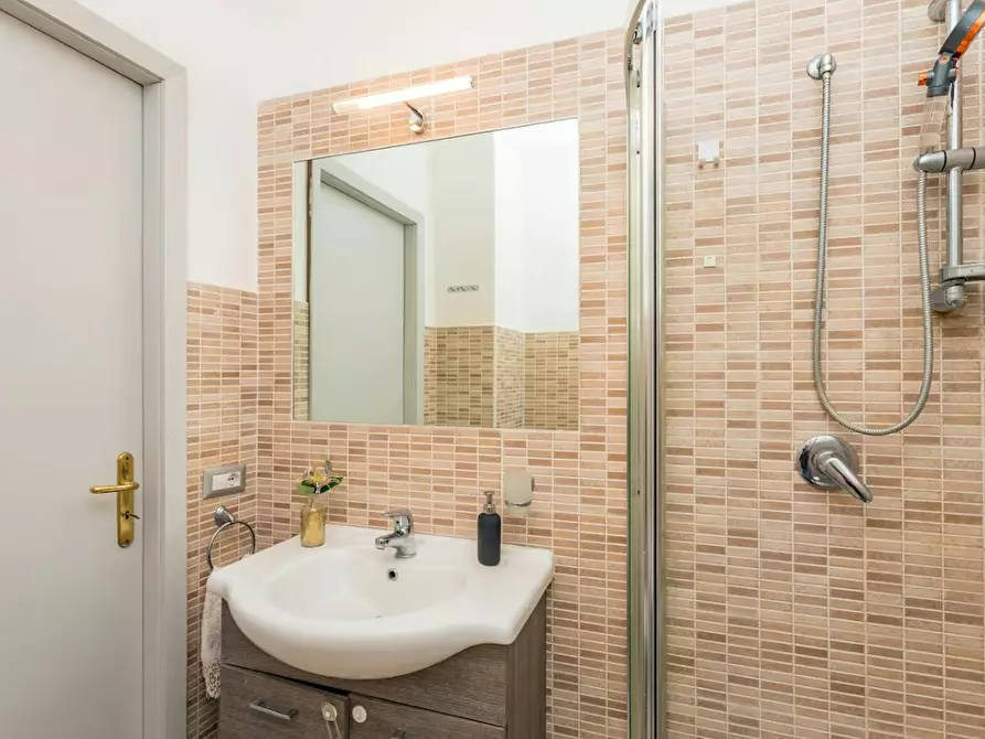 Immagine 7 di Camera in affitto  in Viale Jonio a Catania