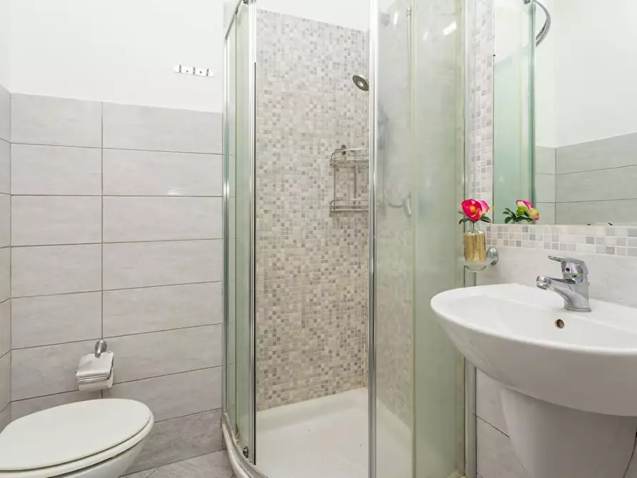 Immagine 8 di Camera in affitto  in Viale Jonio a Catania