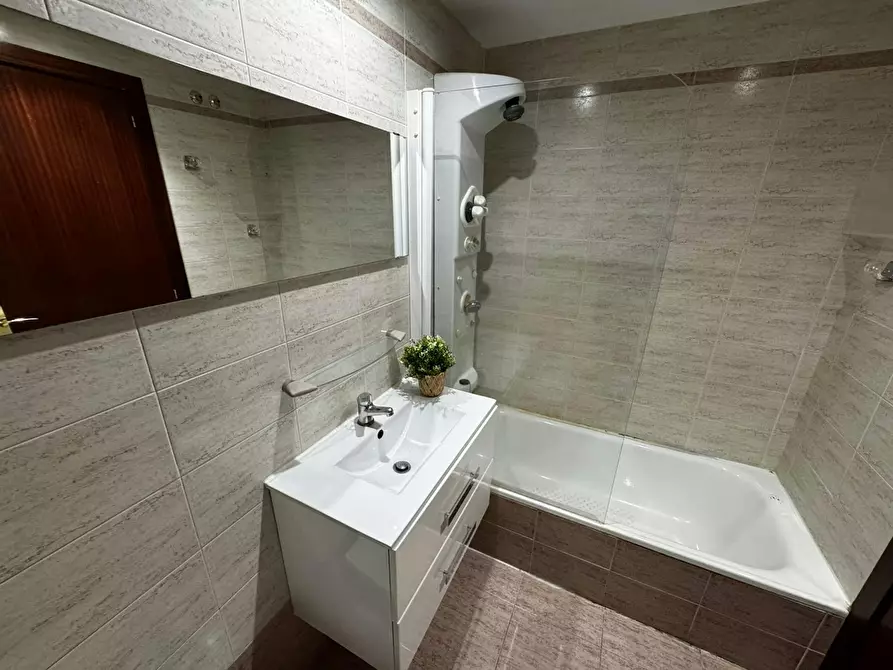 Immagine 8 di Camera in affitto  in Calle de Isabel Clara Eugenia a Madrid