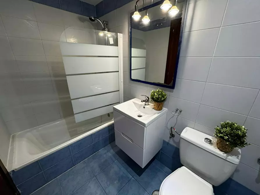 Immagine 7 di Camera in affitto  in Calle de Isabel Clara Eugenia a Madrid