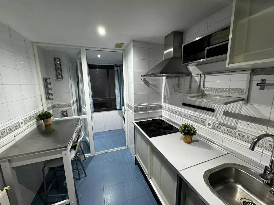 Immagine 10 di Camera in affitto  in Calle de Isabel Clara Eugenia a Madrid