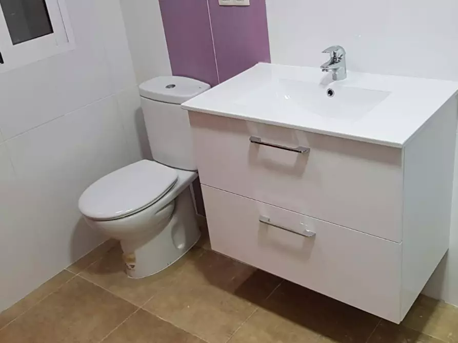 Immagine 9 di Camera in affitto  in Carrer València a Alicante/Alacant