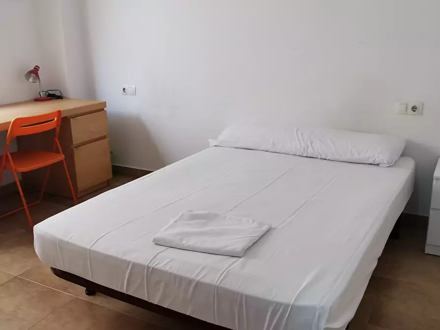 Immagine 1 di Camera in affitto  in Carrer València a Alicante/Alacant