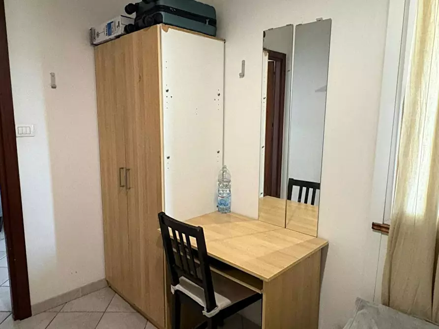 Immagine 2 di Camera in affitto  in Via Valentino Banal a Roma