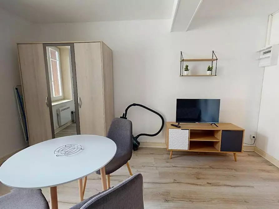 Immagine 5 di Appartamento in affitto  in Rue Lamartine a Mâcon