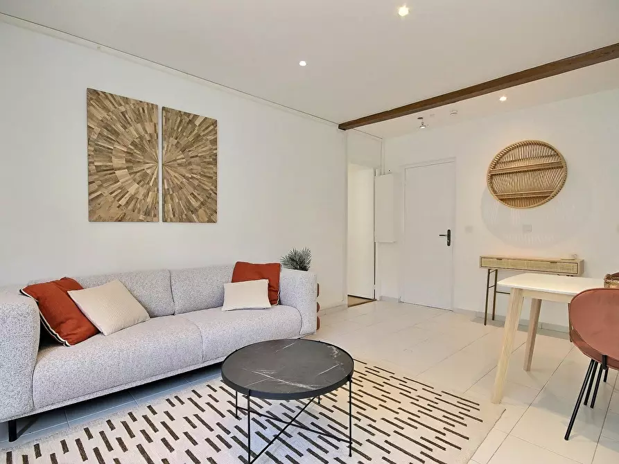 Immagine 1 di Appartamento in affitto  in Rue de Romainville a Les Lilas