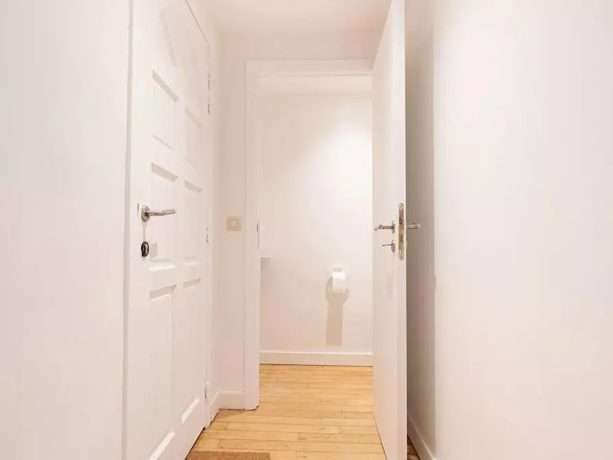 Immagine 5 di Appartamento in affitto  in Rue Lesbroussart a Ixelles