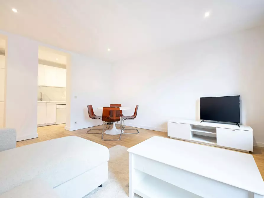 Immagine 2 di Appartamento in affitto  in Rue Lesbroussart a Ixelles