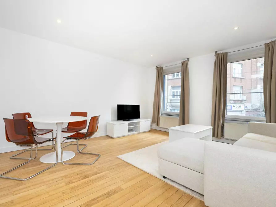 Immagine 1 di Appartamento in affitto  in Rue Lesbroussart a Ixelles