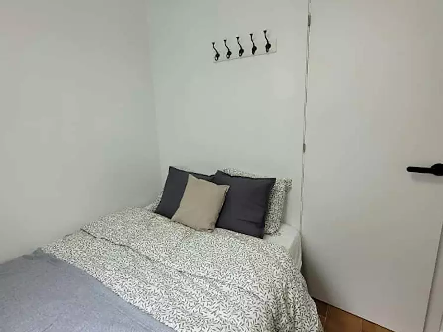 Immagine 1 di Camera in affitto  in Carrer de Sant Fermí a El Realon