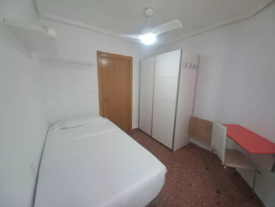 Immagine 1 di Camera in affitto  in Carrer dels Lleons a Valencia
