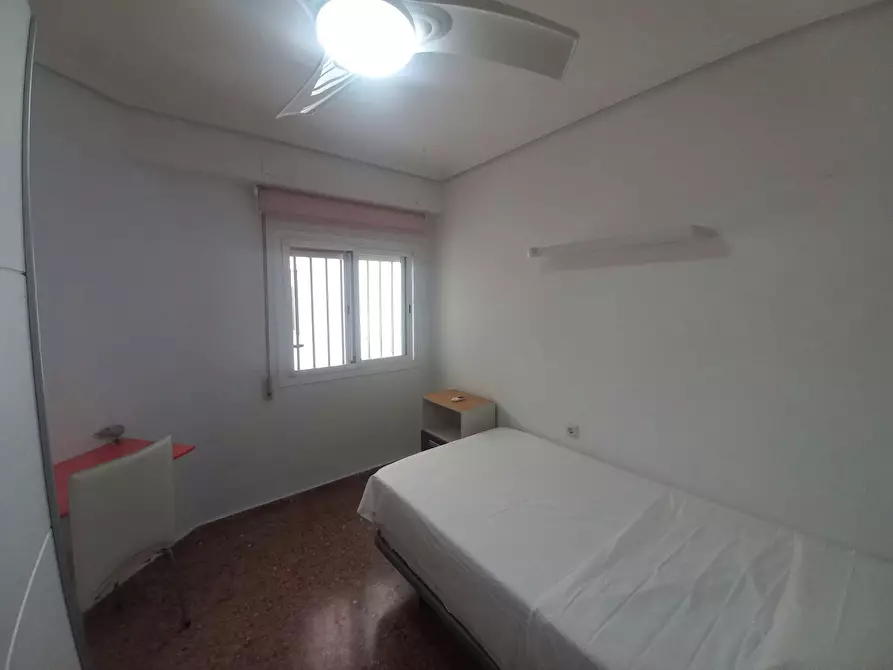 Immagine 2 di Camera in affitto  in Carrer dels Lleons a Valencia