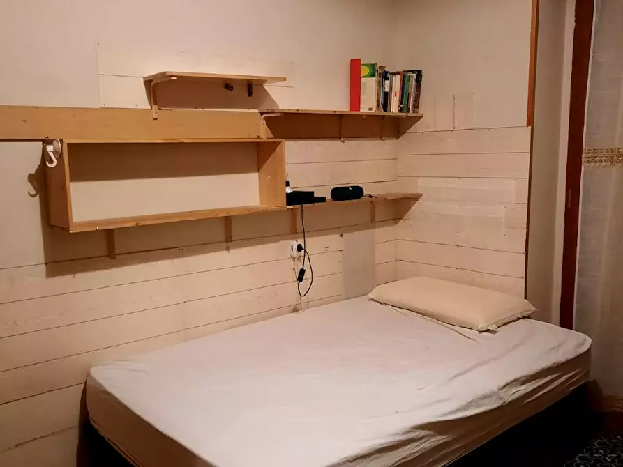 Immagine 7 di Camera in affitto  in Piazza Salvatore Lo Bianco a Napoli