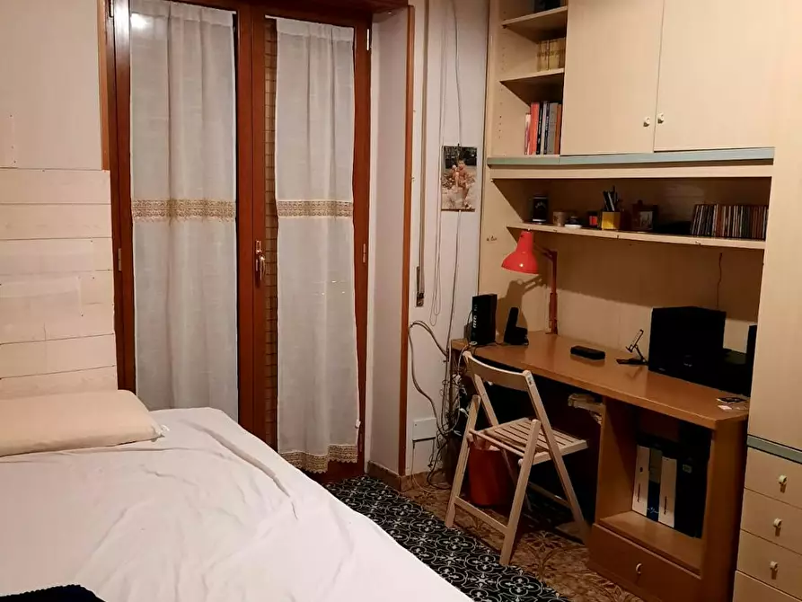 Immagine 3 di Camera in affitto  in Piazza Salvatore Lo Bianco a Napoli