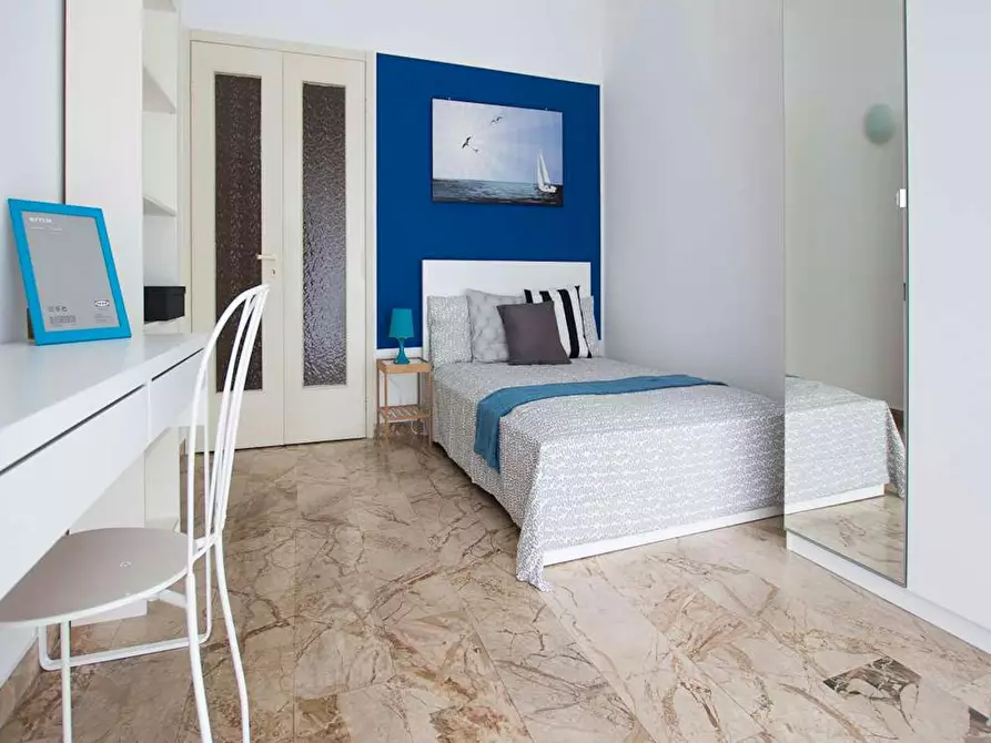 Immagine 4 di Camera in affitto  in Via Alfonso Capecelatro a Milano