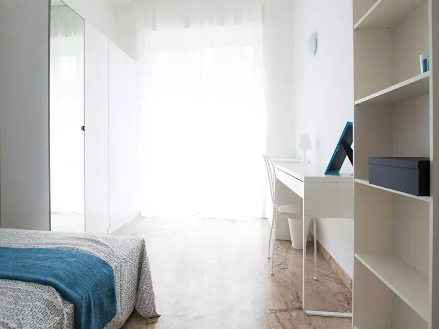 Immagine 4 di Camera in affitto  in Via Alfonso Capecelatro a Milano