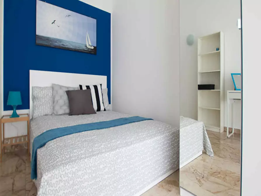 Immagine 1 di Camera in affitto  in Via Alfonso Capecelatro a Milano