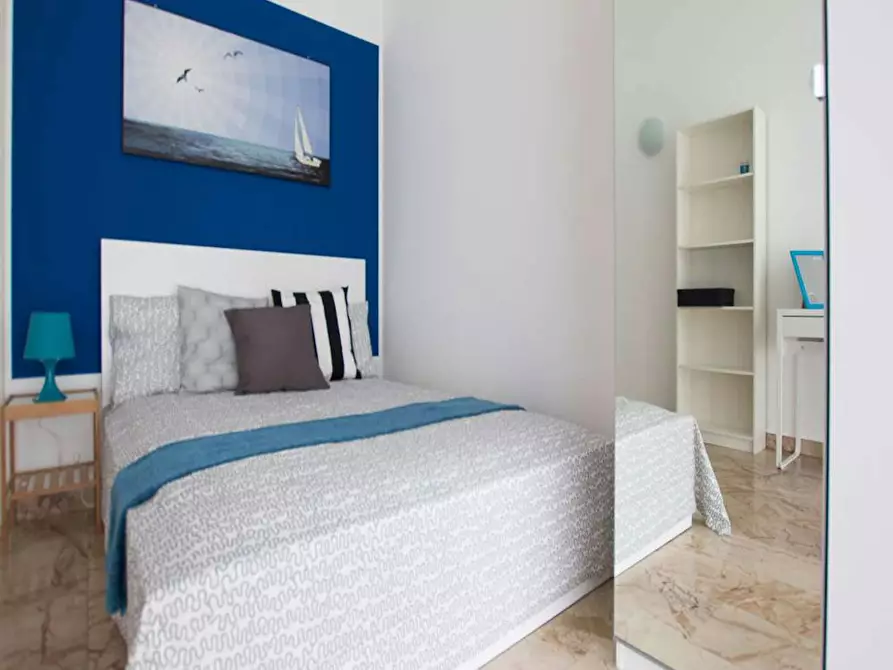 Immagine 3 di Camera in affitto  in Via Alfonso Capecelatro a Milano