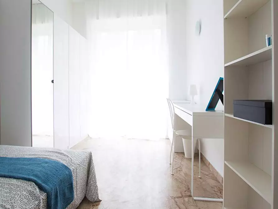 Immagine 1 di Camera in affitto  in Via Alfonso Capecelatro a Milano