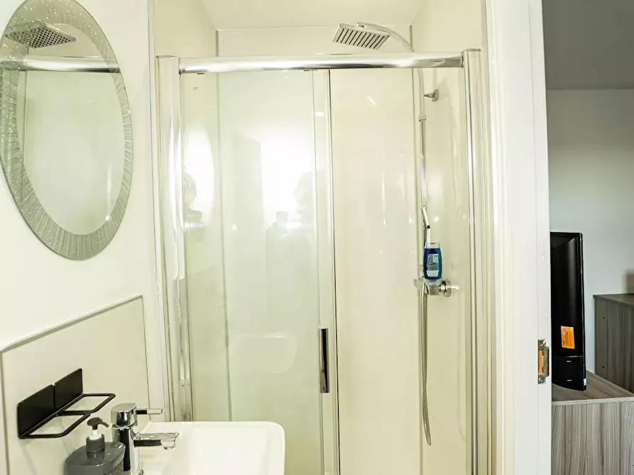 Immagine 8 di Casa indipendente in affitto  in Queens Court Road a 