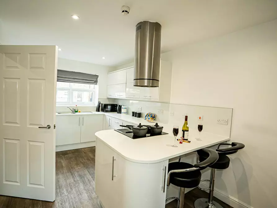 Immagine 6 di Casa indipendente in affitto  in Queens Court Road a 