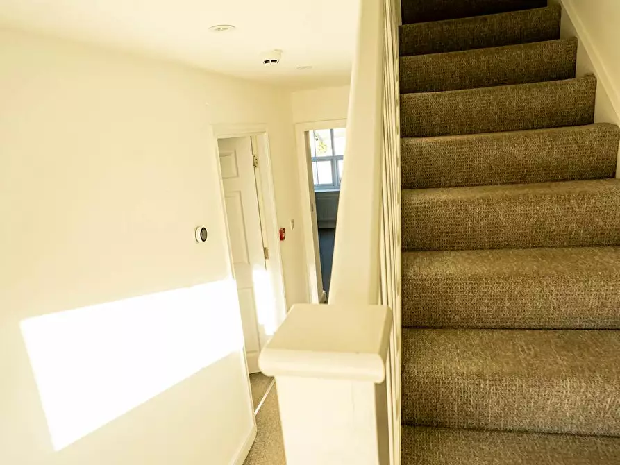 Immagine 10 di Casa indipendente in affitto  in Queens Court Road a 