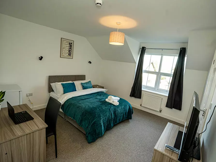 Immagine 1 di Casa indipendente in affitto  in Queens Court Road a 