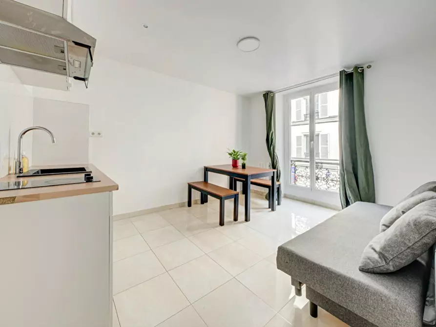Immagine 2 di Appartamento in affitto  in Rue de Lévis a Paris 17